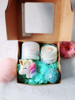 Boite surprise ( m'inscrire en commentaire la boite s'adresse à quel groupe d'âge et féminin ou masculin )