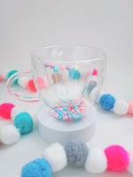 Tasse double parois avec billes colorées
