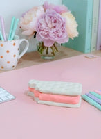 Rangement sandwich à la crème glacée et stylo
